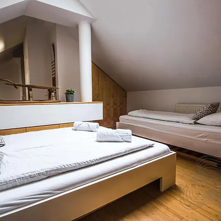 Urban Loft // Center // Location *