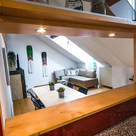 Urban Loft // Center // Location *