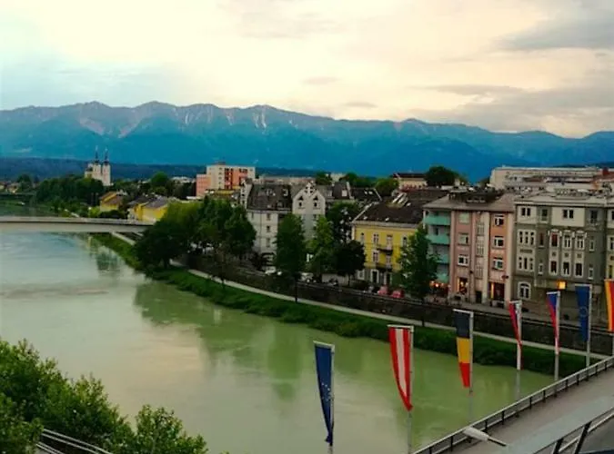 Urban Loft // Center // Location *